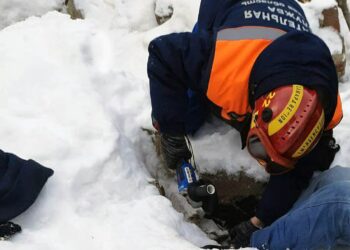 В Самарской области с заснеженной горы спасли обездвиженную 18-летнюю девушку