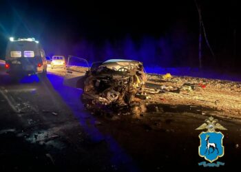 В Самарской области в страшной аварии с КАМАЗом двое погибли, 3-летний ребенок в больнице