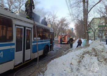 В Самаре горел троллейбус, полный пассажиров