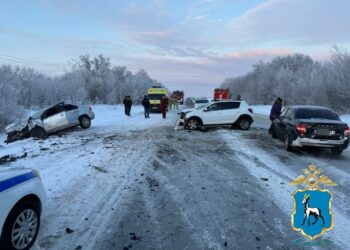 В Самарской области в страшной аварии погиб мужчина, второй — попал в больницу