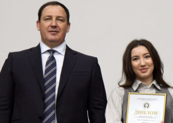 Сотрудники «Самаранефтегаза» пополнили фонд сельской библиотеки Безенчукского района