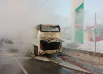 В Самаре на ходу загорелся маршрутный автобус