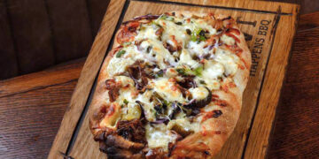 В Meat Happens BBQ приготовили римскую пиццу по-самарски