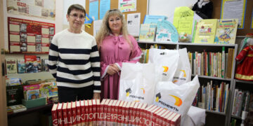 Сотрудники «Самаранефтегаза» пополнили фонд сельской библиотеки Безенчукского района