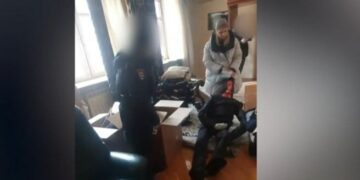 «Получается то, что на диване лежала бабушка»