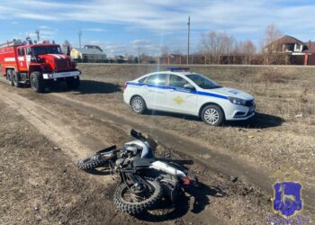 В Самарской области мотоциклист разбился насмерть, врезавшись в фонарный столб