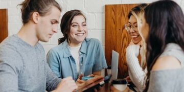 Почти вдвое выросло количество молодых вкладчиков в ВТБ за год