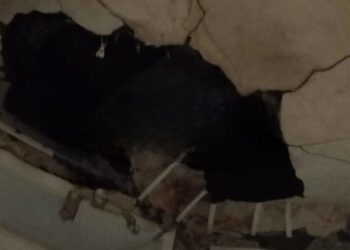 В Самаре потоп из-за дождя обвалил потолок в квартире в Кировском районе 