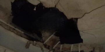 В Самаре потоп из-за дождя обвалил потолок в квартире в Кировском районе 