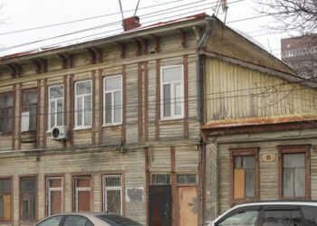 Ветхие расселенные дома в центре Самары решили сохранить, но восстанавливать их некому