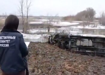 Автобус с юными спортсменами опрокинулся в Саратовской области