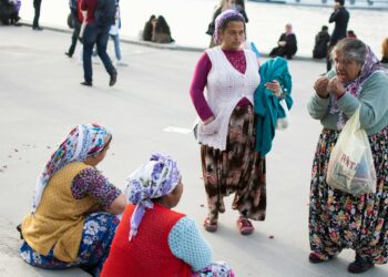 В Кротовке под Самарой ищут способ избавиться от понаехавшего цыганского табора