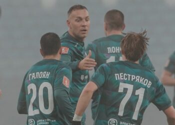 Дзюба продолжает бить рекорды, но «Акрон» вылетел из Кубка России