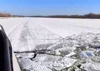 В Самаре ледокол начал расчищать речной путь к Рождествено для «Омов»