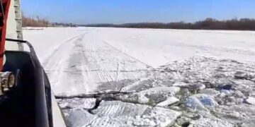 В Самаре ледокол начал расчищать речной путь к Рождествено для «Омов»