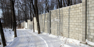 Приставы отправляют минприроды на штурм забора усадьбы самарского девелопера Суркова