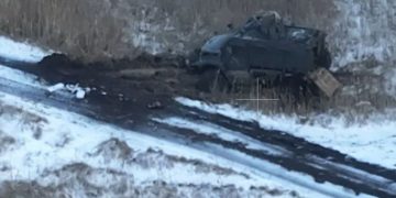 Российские штурмовики при зачистке села под Покровском зашли в тыл ВСУ, маскируясь солнцем