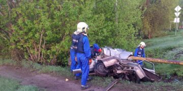Ночью под Самарой перевернулась легковушка — пассажир погиб, водитель в больнице