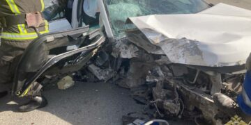 В Самаре неуправляемая Toyota Camry врезалась в дерево