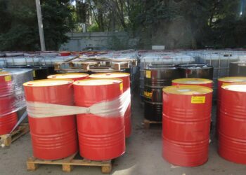 Самарские таможенники предотвратили незаконный вывоз из РФ 6 тонн смазочных масел