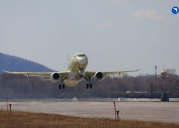 В России совершил первый полет полностью импортозамещенный «Суперджет» 