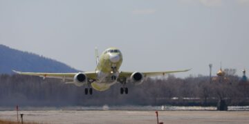 В России совершил первый полет полностью импортозамещенный «Суперджет» 
