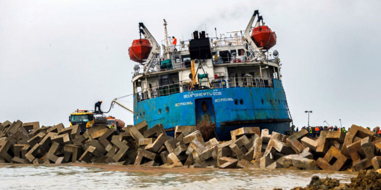 Экологическая катастрофа под Керчью потянула в свою воронку и группу «Волготанкер»