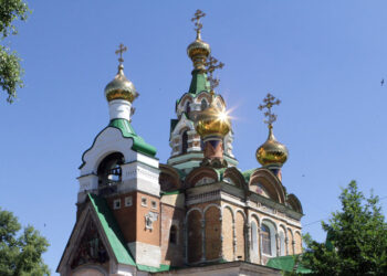 Чапаевск потратит средства трех бюджетов на дорогие урны, лавочки, сосны и дубы