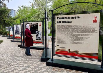 На набережной Волги открылась фотовыставка «Самарская нефть – для Победы»