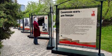 На набережной Волги открылась фотовыставка «Самарская нефть – для Победы»
