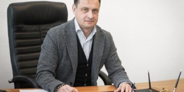 Игоря Поварова могут заменить в руководстве ХК «Лада» Александром Харламовым