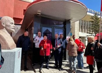 В Самаре у главного входа в Центральный автовокзал установили бюст Ленина