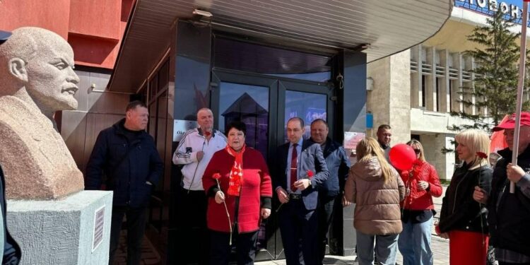 Бюст В.И. Ленина у Центрального автовокзала в Самаре, фото: t.me/matveevkomment