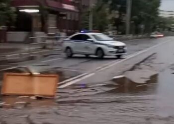 В Самаре перекрыли движение транспорта из-за аварии на водоводе