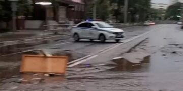В Самаре перекрыли движение транспорта из-за аварии на водоводе