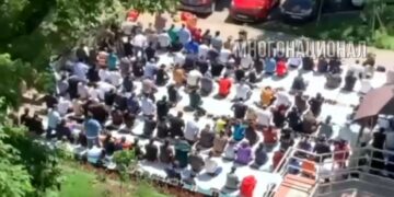 В Самаре мигранты провели несанкционированный митинг в поселке Мехзавод