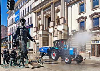 В Самаре начали проводить аэрацию на пешеходных зонах