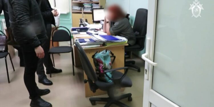 Бывшая заведующая заочного отделения железнодорожного колледжа обвинена во взяточничестве, фото: t.me/CMSUTSKR