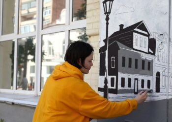 В Самаре на улице Ленинградской появились стрит-арт картины