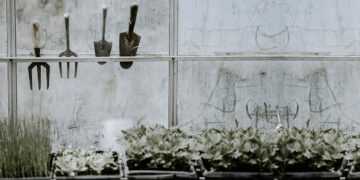 ВТБ зафиксировал на 60% увеличение трат россиян на майских праздниках