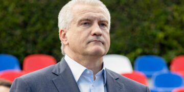 Губернатор Аксенов предложил запретить мигрантам привозить в РФ семьи и получать гражданство по трудовой визе