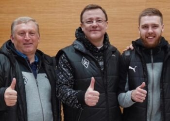 Дмитрий Азаров публично поблагодарил уходящего главного тренера «Крыльев Советов»