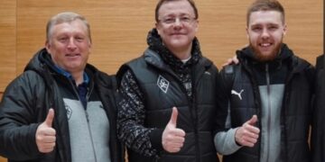 Дмитрий Азаров публично поблагодарил уходящего главного тренера «Крыльев Советов»