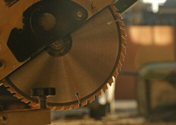 В Самарской области рабочему отрезало пальцы циркулярной пилой