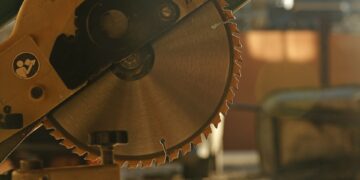 В Самарской области рабочему отрезало пальцы циркулярной пилой