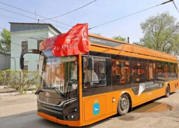 В Самаре ко Дню Победы украсили троллейбус