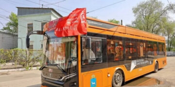 В Самаре ко Дню Победы украсили троллейбус