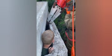 В Самарской области спасли 8-летнего мальчика, застрявшего между бетонных плит