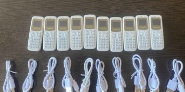 Адвокат пытался пронести в самарский следственный изолятор 10 мобильников и провода