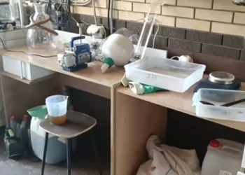 Супружеская пара самарцев оборудовала нарколабораторию прямо у себя дома